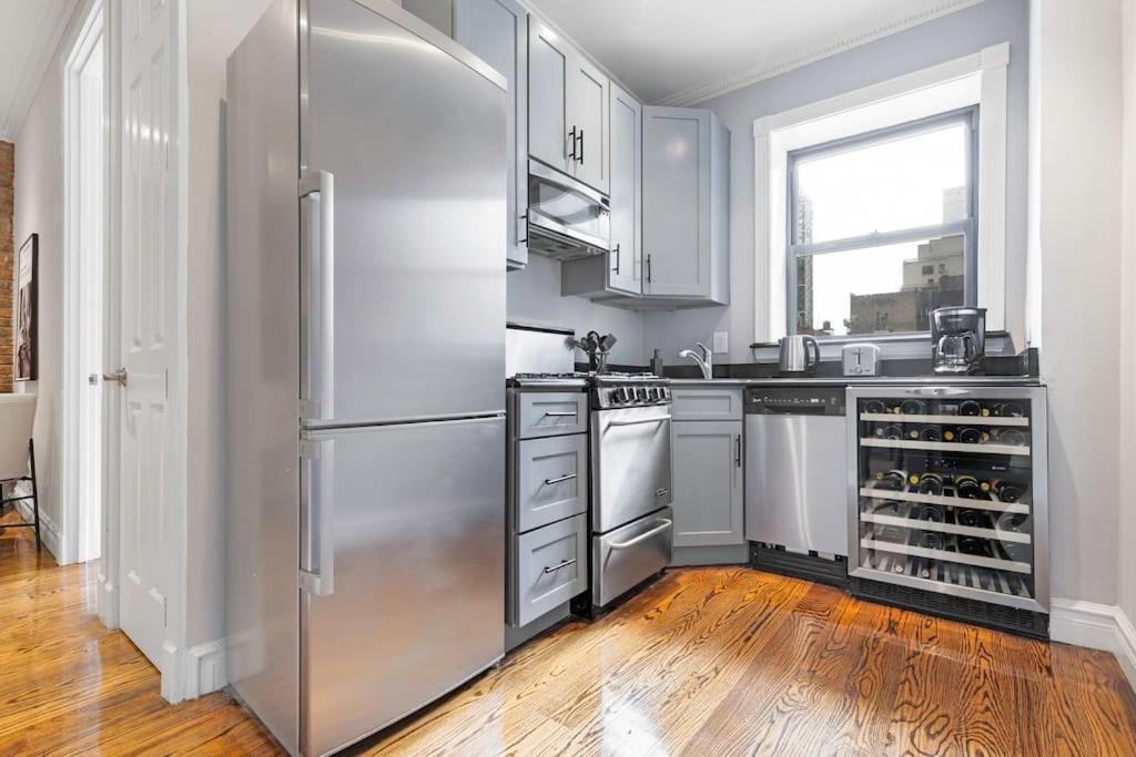 Gorgeous & Bright 3bdr & 1bth In Midtown Manhattan Nova York